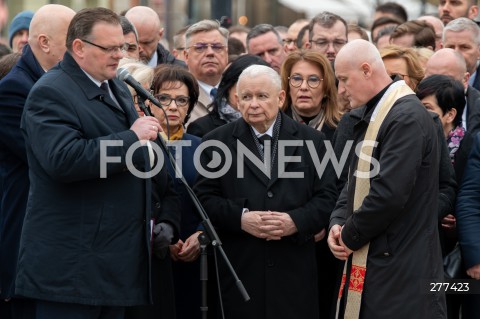  16.04.2023 WARSZAWA<br />
APEL PAMIECI PRZED PALACEM PREZYDENCKIM W ROCZNICE KATASTROFY SMOLENSKIEJ<br />
N/Z ELZBIETA WITEK JAROSLAW KACZYNSKI BEATA MAZUREK<br />
FOT. MARCIN BANASZKIEWICZ/FOTONEWS  