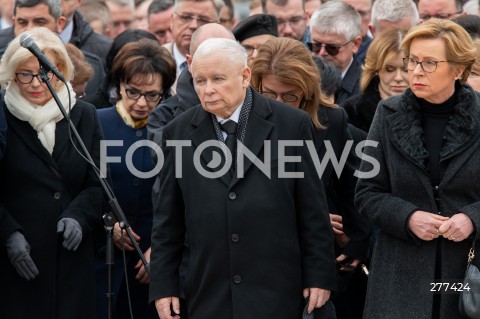  16.04.2023 WARSZAWA<br />
APEL PAMIECI PRZED PALACEM PREZYDENCKIM W ROCZNICE KATASTROFY SMOLENSKIEJ<br />
N/Z ELZBIETA WITEK JAROSLAW KACZYNSKI BEATA MAZUREK<br />
FOT. MARCIN BANASZKIEWICZ/FOTONEWS  