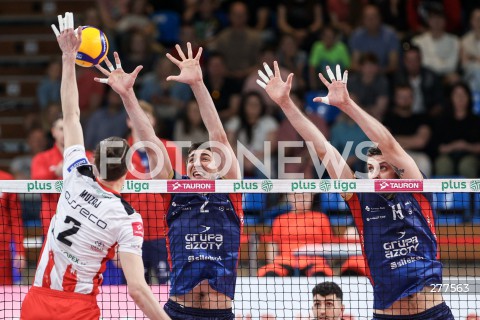  23.04.2023 RZESZOW <br />
SIATKOWKA MEZCZYZN <br />
PLUSLIGA SEZON 2022/2023 <br />
PLUS LIGA POLISH MEN VOLLEYBALL LEAGUE <br />
POLFINAL - 1/2 FINALU - 2. MECZ <br />
MECZ ASSECO RESOVIA - ZAKSA KEDZIERZYN KOZLE <br />
N/Z LUKASZ KACZMAREK DMYTRO PASHYTSKYY <br />
 