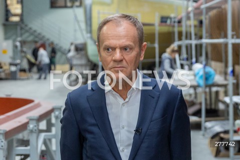  25.04.2023 ROPCZYCE<br />
SPOTKANIE PRZEWODNICZACEGO PLATFORMY OBYWATELSKIEJ DONALDA TUSKA Z PRZEDSIEBIORCAMI W FIRMIE REGA YACHT <br />
N/Z DONALD TUSK<br />
 