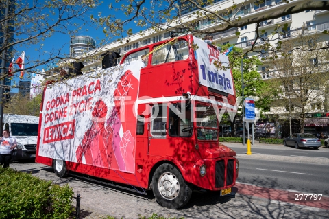  01.05.2023 WARSZAWA<br />
POCHOD PIERWSZOMAJOWY LEWICY I OPZZ<br />
GODNA PRACA GODNE ZYCIE<br />
N/Z AUTOBUS BANER LEWICA<br />
FOT. MARCIN BANASZKIEWICZ/FOTONEWS 