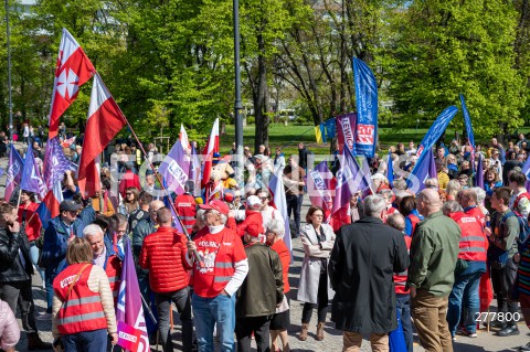  01.05.2023 WARSZAWA<br />
POCHOD PIERWSZOMAJOWY LEWICY I OPZZ<br />
GODNA PRACA GODNE ZYCIE<br />
N/Z UCZESTNICY ZGROMADZENIA<br />
FOT. MARCIN BANASZKIEWICZ/FOTONEWS 