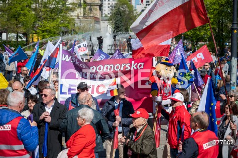  01.05.2023 WARSZAWA<br />
POCHOD PIERWSZOMAJOWY LEWICY I OPZZ<br />
GODNA PRACA GODNE ZYCIE<br />
N/Z UCZESTNICY ZGROMADZENIA<br />
FOT. MARCIN BANASZKIEWICZ/FOTONEWS 