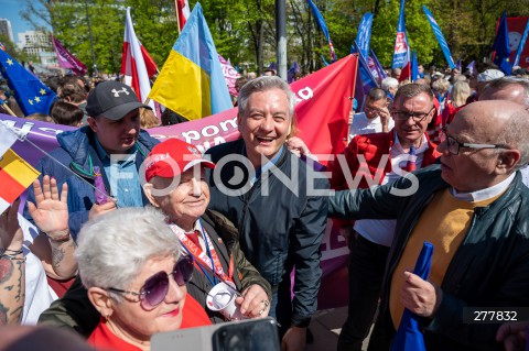  01.05.2023 WARSZAWA<br />
POCHOD PIERWSZOMAJOWY LEWICY I OPZZ<br />
GODNA PRACA GODNE ZYCIE<br />
N/Z ROBERT BIEDRON<br />
FOT. MARCIN BANASZKIEWICZ/FOTONEWS 