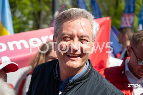  01.05.2023 WARSZAWA<br />
POCHOD PIERWSZOMAJOWY LEWICY I OPZZ<br />
GODNA PRACA GODNE ZYCIE<br />
N/Z ROBERT BIEDRON<br />
FOT. MARCIN BANASZKIEWICZ/FOTONEWS 