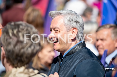  01.05.2023 WARSZAWA<br />
POCHOD PIERWSZOMAJOWY LEWICY I OPZZ<br />
GODNA PRACA GODNE ZYCIE<br />
N/Z ROBERT BIEDRON<br />
FOT. MARCIN BANASZKIEWICZ/FOTONEWS 