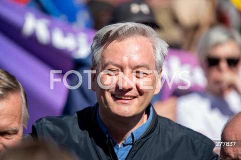  01.05.2023 WARSZAWA<br />
POCHOD PIERWSZOMAJOWY LEWICY I OPZZ<br />
GODNA PRACA GODNE ZYCIE<br />
N/Z ROBERT BIEDRON<br />
FOT. MARCIN BANASZKIEWICZ/FOTONEWS 