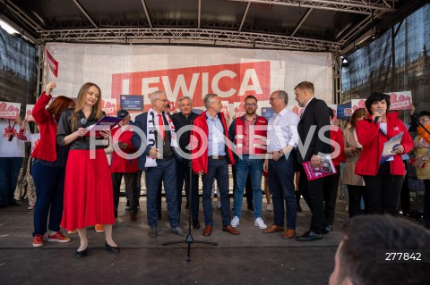  01.05.2023 WARSZAWA<br />
POCHOD PIERWSZOMAJOWY LEWICY I OPZZ<br />
GODNA PRACA GODNE ZYCIE<br />
N/Z PIOTR OSTROWSKI WLODZIMIERZ CZARZASTY ROBERT BIEDRON ADRIAN ZANDBERG AGNIESZKA DZIEMIANOWICZ BAK<br />
FOT. MARCIN BANASZKIEWICZ/FOTONEWS 