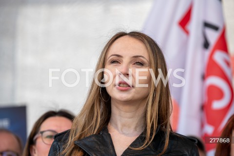  01.05.2023 WARSZAWA<br />
POCHOD PIERWSZOMAJOWY LEWICY I OPZZ<br />
GODNA PRACA GODNE ZYCIE<br />
N/Z AGNIESZKA DZIEMIANOWICZ BAK<br />
FOT. MARCIN BANASZKIEWICZ/FOTONEWS 