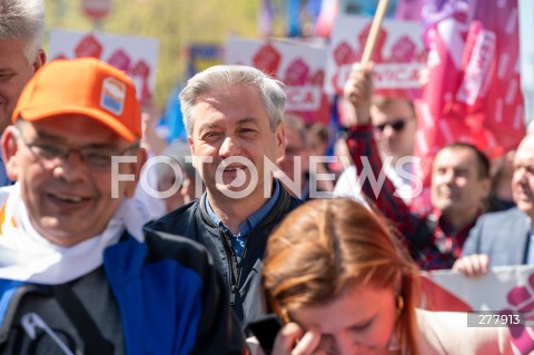  01.05.2023 WARSZAWA<br />
POCHOD PIERWSZOMAJOWY LEWICY I OPZZ<br />
GODNA PRACA GODNE ZYCIE<br />
N/Z ROBERT BIEDRON<br />
FOT. MARCIN BANASZKIEWICZ/FOTONEWS 