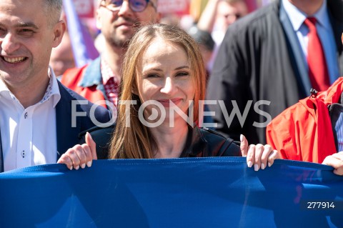  01.05.2023 WARSZAWA<br />
POCHOD PIERWSZOMAJOWY LEWICY I OPZZ<br />
GODNA PRACA GODNE ZYCIE<br />
N/Z AGNIESZKA DZIEMIANOWICZ BAK<br />
FOT. MARCIN BANASZKIEWICZ/FOTONEWS 