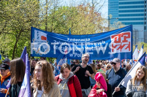  01.05.2023 WARSZAWA<br />
POCHOD PIERWSZOMAJOWY LEWICY I OPZZ<br />
GODNA PRACA GODNE ZYCIE<br />
N/Z UCZESTNICY ZGROMADZENIA<br />
FOT. MARCIN BANASZKIEWICZ/FOTONEWS 