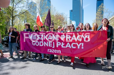  01.05.2023 WARSZAWA<br />
POCHOD PIERWSZOMAJOWY LEWICY I OPZZ<br />
GODNA PRACA GODNE ZYCIE<br />
N/Z UCZESTNICY ZGROMADZENIA<br />
FOT. MARCIN BANASZKIEWICZ/FOTONEWS 