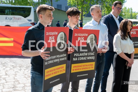  13.05.2023 WARSZAWA<br />
KONFERENCJA PRASOWA KLUBU PARLAMENTARNEGO KOALICJA OBYWATELSKA<br />
PIS = DROZYZNA<br />
N/Z PLAKAT PIS KACZYNSKI<br />
FOT. MARCIN BANASZKIEWICZ/FOTONEWS  