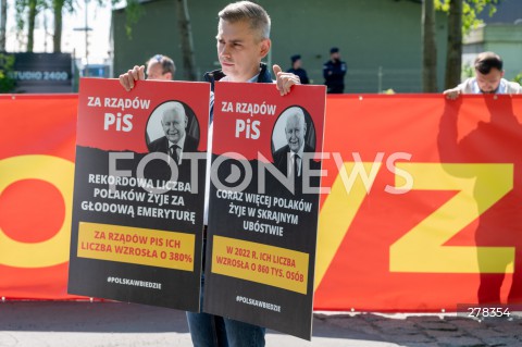  13.05.2023 WARSZAWA<br />
KONFERENCJA PRASOWA KLUBU PARLAMENTARNEGO KOALICJA OBYWATELSKA<br />
PIS = DROZYZNA<br />
N/Z PLAKAT PIS KACZYNSKI<br />
FOT. MARCIN BANASZKIEWICZ/FOTONEWS  