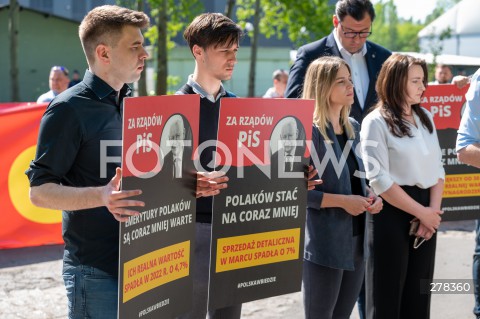  13.05.2023 WARSZAWA<br />
KONFERENCJA PRASOWA KLUBU PARLAMENTARNEGO KOALICJA OBYWATELSKA<br />
PIS = DROZYZNA<br />
N/Z PLAKAT PIS<br />
FOT. MARCIN BANASZKIEWICZ/FOTONEWS  