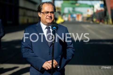  22.05.2023 GDYNIA<br />
WIZYTA PREMIERA MATEUSZA MORAWIECKIEGO W PORCIE MORSKIM W GDYNI<br />
KONFERENCJA NA TEMAT SWIATOWEGO RYNKU ZBOZA<br />
N/Z MAREK GROBARCZYK<br />
 