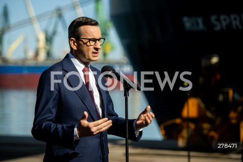  22.05.2023 GDYNIA<br />
WIZYTA PREMIERA MATEUSZA MORAWIECKIEGO W PORCIE MORSKIM W GDYNI<br />
KONFERENCJA NA TEMAT SWIATOWEGO RYNKU ZBOZA<br />
N/Z MATEUSZ MORAWIECKI<br />
 