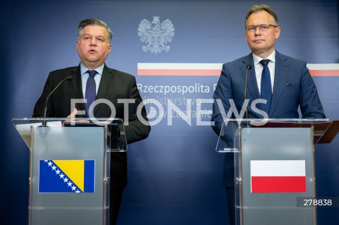  30.05.2023 WARSZAWA<br />
KONFERENCJA PRASOWA WICEMINISTRA SPRAW ZAGRANICZNYCH ARKADIUSZA MULARCZYKA<br />
N/Z JOSIP BRKIC ARKADIUSZ MULARCZYK<br />
FOT. MARCIN BANASZKIEWICZ/FOTONEWS  