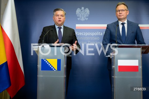  30.05.2023 WARSZAWA<br />
KONFERENCJA PRASOWA WICEMINISTRA SPRAW ZAGRANICZNYCH ARKADIUSZA MULARCZYKA<br />
N/Z JOSIP BRKIC ARKADIUSZ MULARCZYK<br />
FOT. MARCIN BANASZKIEWICZ/FOTONEWS  