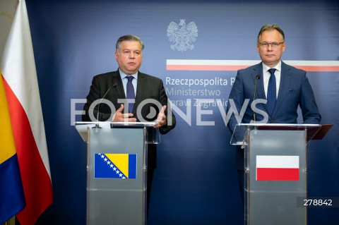  30.05.2023 WARSZAWA<br />
KONFERENCJA PRASOWA WICEMINISTRA SPRAW ZAGRANICZNYCH ARKADIUSZA MULARCZYKA<br />
N/Z JOSIP BRKIC ARKADIUSZ MULARCZYK<br />
FOT. MARCIN BANASZKIEWICZ/FOTONEWS  