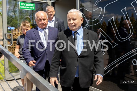  03.06.2023 PILZNO <br />
WIZYTA PREZESA PIS JAROSLAWA KACZYNSKIEGO NA PODKARPACIU <br />
WIZYTA W ZAKLADZIE MIESNYM TAURUS <br />
N/Z JAROSLAW KACZYNSKI STANISLAW JAROSZ <br />
 