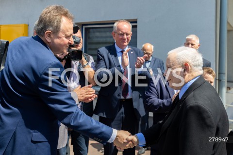  03.06.2023 PILZNO <br />
WIZYTA PREZESA PIS JAROSLAWA KACZYNSKIEGO NA PODKARPACIU <br />
WIZYTA W ZAKLADZIE MIESNYM TAURUS <br />
N/Z JAROSLAW KACZYNSKI TADEUSZ CHRZAN<br />
 