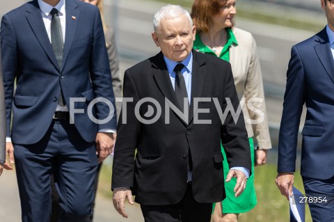  03.06.2023 RUDNA WIELKA <br />
WIZYTA PREZESA PIS JAROSLAWA KACZYNSKIEGO NA PODKARPACIU <br />
KONFERENCJA PRASOWA PRZY DRODZE S19 VIA CARPATIA W RUDNEJ WIELKIEJ <br />
N/Z JAROSLAW KACZYNSKI <br />
 