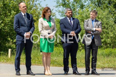  03.06.2023 RUDNA WIELKA <br />
WIZYTA PREZESA PIS JAROSLAWA KACZYNSKIEGO NA PODKARPACIU <br />
KONFERENCJA PRASOWA PRZY DRODZE S19 VIA CARPATIA W RUDNEJ WIELKIEJ <br />
N/Z RAFAL WEBER EWA LENIART KRZYSZTOF SOBOLEWSKI MAREK KUCHCINSKI <br />
 