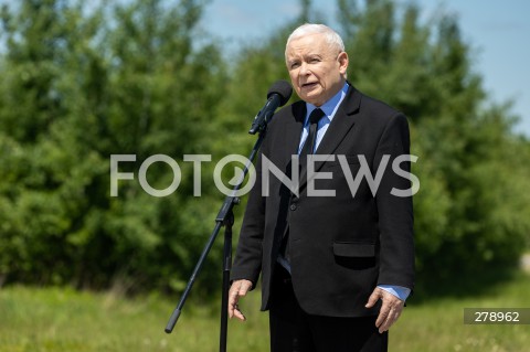  03.06.2023 RUDNA WIELKA <br />
WIZYTA PREZESA PIS JAROSLAWA KACZYNSKIEGO NA PODKARPACIU <br />
KONFERENCJA PRASOWA PRZY DRODZE S19 VIA CARPATIA W RUDNEJ WIELKIEJ <br />
N/Z JAROSLAW KACZYNSKI <br />
 