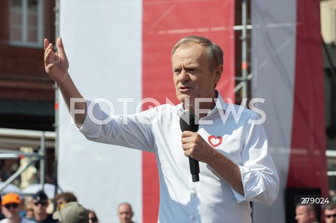  04.06.2023 WARSZAWA<br />
MARSZ 4 CZERWCA<br />
N/Z DONALD TUSK<br />
 