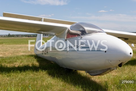  04.06.2023 SWIDNIK <br />
POKAZY LOTNICZE III SWIDNIK AIR FESTIVAL <br />
N/Z SZYBOWIEC SZD-30 PIRAT <br />
 