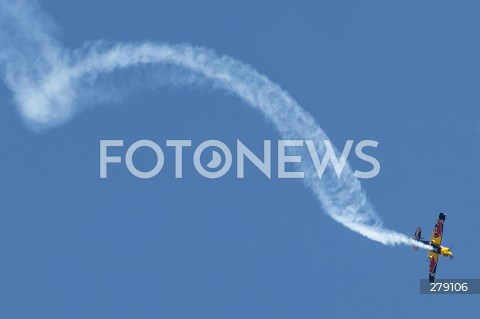  04.06.2023 SWIDNIK <br />
POKAZY LOTNICZE III SWIDNIK AIR FESTIVAL <br />
N/Z SAMOLOT AKROBACYJNY EDGE 540T RED BULL AIR RACE - PILOT LUKASZ CZEPIELA <br />
 