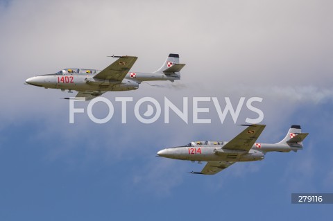  04.06.2023 SWIDNIK <br />
POKAZY LOTNICZE III SWIDNIK AIR FESTIVAL <br />
N/Z SAMOLOTY PZL TS-11 ISKRA FUNDACJA BIALO-CZERWONE SKRZYDLA <br />
 