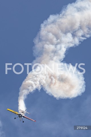  04.06.2023 SWIDNIK <br />
POKAZY LOTNICZE III SWIDNIK AIR FESTIVAL <br />
N/Z SAMOLOT AKROBACYJNY SUKHOI SU-31 - PILOT JURGIS KAIRYS <br />
 