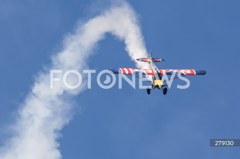  04.06.2023 SWIDNIK <br />
POKAZY LOTNICZE III SWIDNIK AIR FESTIVAL <br />
N/Z SAMOLOT CARBON CUB RED BULL AIR RACE - PILOT LUKASZ CZEPIELA <br />
 