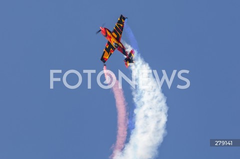  04.06.2023 SWIDNIK <br />
POKAZY LOTNICZE III SWIDNIK AIR FESTIVAL <br />
N/Z SAMOLOT AKROBACYJNY EXTRA 330SC - PILOT MAREK CHOIM <br />
 