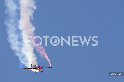  04.06.2023 SWIDNIK <br />
POKAZY LOTNICZE III SWIDNIK AIR FESTIVAL <br />
N/Z SAMOLOT AKROBACYJNY EXTRA 330SC - PILOT MAREK CHOIM <br />
 