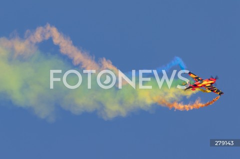  04.06.2023 SWIDNIK <br />
POKAZY LOTNICZE III SWIDNIK AIR FESTIVAL <br />
N/Z SAMOLOT AKROBACYJNY EXTRA 330SC - PILOT MAREK CHOIM <br />
 