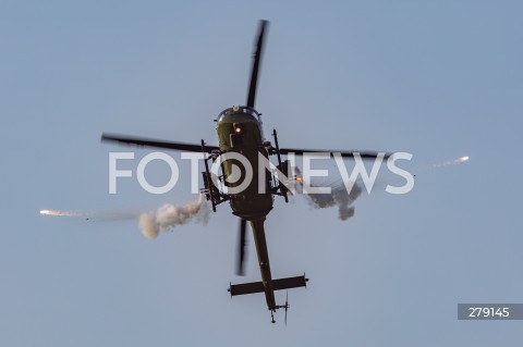  04.06.2023 SWIDNIK <br />
POKAZY LOTNICZE III SWIDNIK AIR FESTIVAL <br />
N/Z SMIGLOWIEC HELIKOPTER BOLKOW BO-105<br />
 