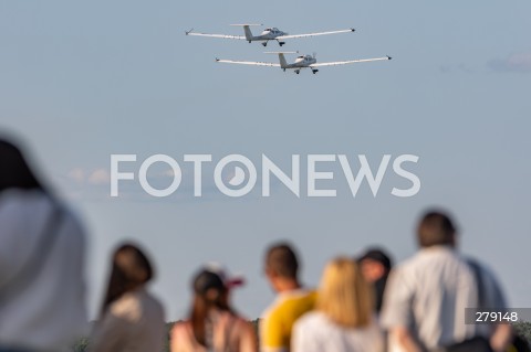  04.06.2023 SWIDNIK <br />
POKAZY LOTNICZE III SWIDNIK AIR FESTIVAL <br />
N/Z GRUPA AKROBACYJNA AEROSPARX - MOTOSZYBOWCE GROB 109B <br />
 