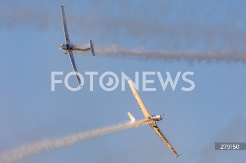  04.06.2023 SWIDNIK <br />
POKAZY LOTNICZE III SWIDNIK AIR FESTIVAL <br />
N/Z GRUPA AKROBACYJNA AEROSPARX - MOTOSZYBOWCE GROB 109B <br />
 