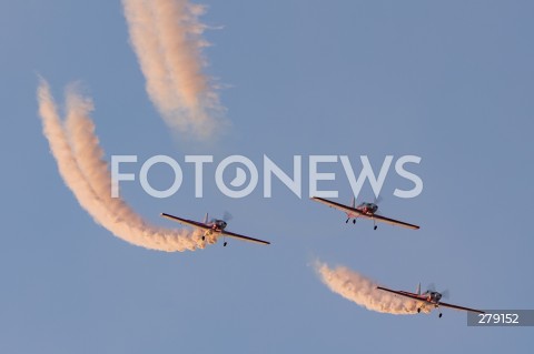  04.06.2023 SWIDNIK <br />
POKAZY LOTNICZE III SWIDNIK AIR FESTIVAL <br />
N/Z ORLEN GRUPA AKROBACYJNA ZELAZNY<br />
 