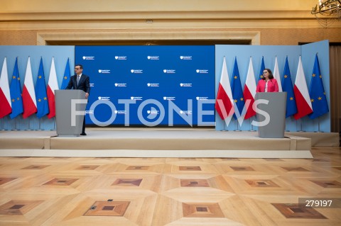  09.06.2023 WARSZAWA<br />
KONFERENCJA PRASOWA PREMIERA MATEUSZA MORAWICKIEGO I MINISTER FINANSOW MAGDALENY RZECZKOWSKIEJ<br />
N/Z MATEUSZ MORAWIECKI MAGDALENA RZECZKOWSKA<br />
FOT. MARCIN BANASZKIEWICZ/FOTONEWS  