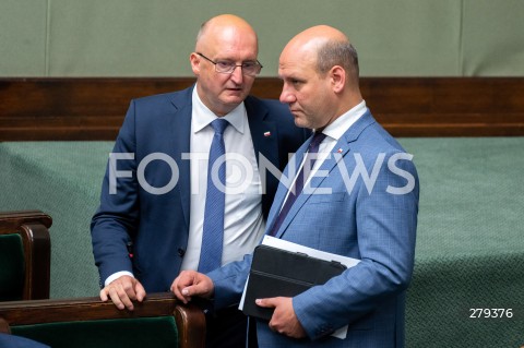  16.06.2023 WARSZAWA SEJM <br />
POSIEDZENIE SEJMU RP<br />
N/Z PIOTR WAWRZYK SZYMON SZYNKOWSKI VEL SEK<br />
FOT. MARCIN BANASZKIEWICZ/FOTONEWS 