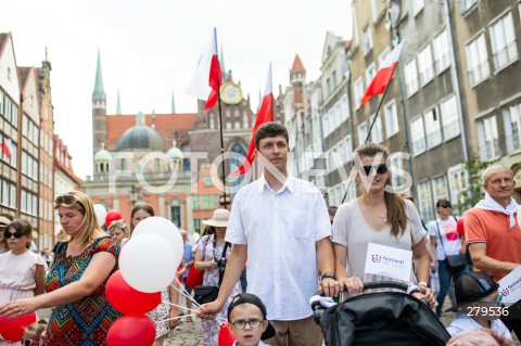  18.06.2023 GDANSK<br />
MARSZ DLA ZYCIA I RODZINY W GDANSKU<br />
N/Z LUDZIE ZEBRANI NA MARSZU<br />
 