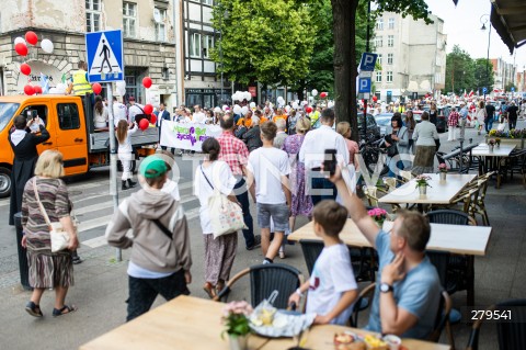  18.06.2023 GDANSK<br />
MARSZ DLA ZYCIA I RODZINY W GDANSKU<br />
N/Z LUDZIE ZEBRANI NA MARSZU<br />
 