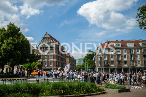  18.06.2023 GDANSK<br />
MARSZ DLA ZYCIA I RODZINY W GDANSKU<br />
N/Z LUDZIE ZEBRANI NA MARSZU PRZECHODZA ULICAMI GDANSKA<br />
 