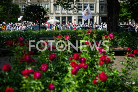  18.06.2023 GDANSK<br />
MARSZ DLA ZYCIA I RODZINY W GDANSKU<br />
N/Z LUDZIE ZEBRANI NA MARSZU PRZECHODZA ULICAMI GDANSKA<br />
 