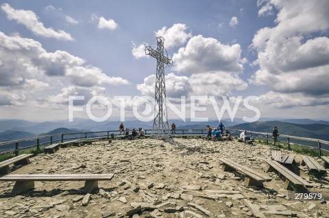  25.06.2023 BIESZCZADY <br />
BIESZCZADZKI PARK NARODOWY <br />
N/Z BIESZCZADY - TARNICA - NAJWYZSZY SZCZYT W POLSKICH BIESZCZADACH <br />
 